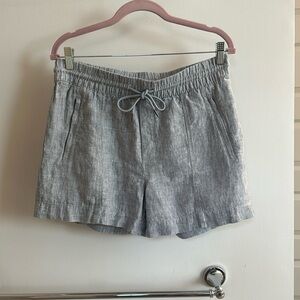 ATHLETA-RETREAT LINEN MID RISE SHORT; size M; never worn; excellent condition